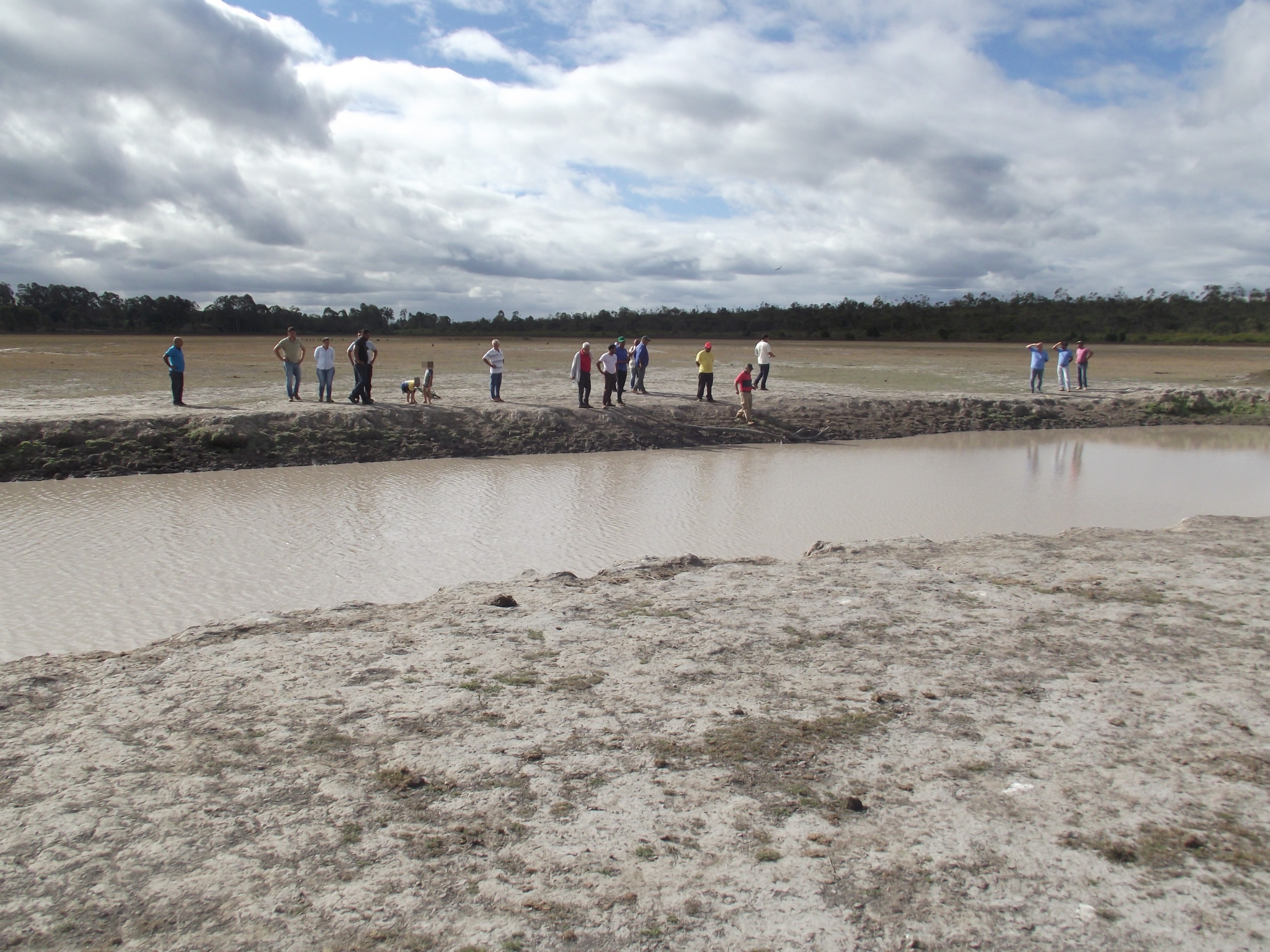 Encontro no Distrito de Lagoa Grande para tratar de assunto referente ao desassoreamento da Lagoa (17-07-201 (14).JPG