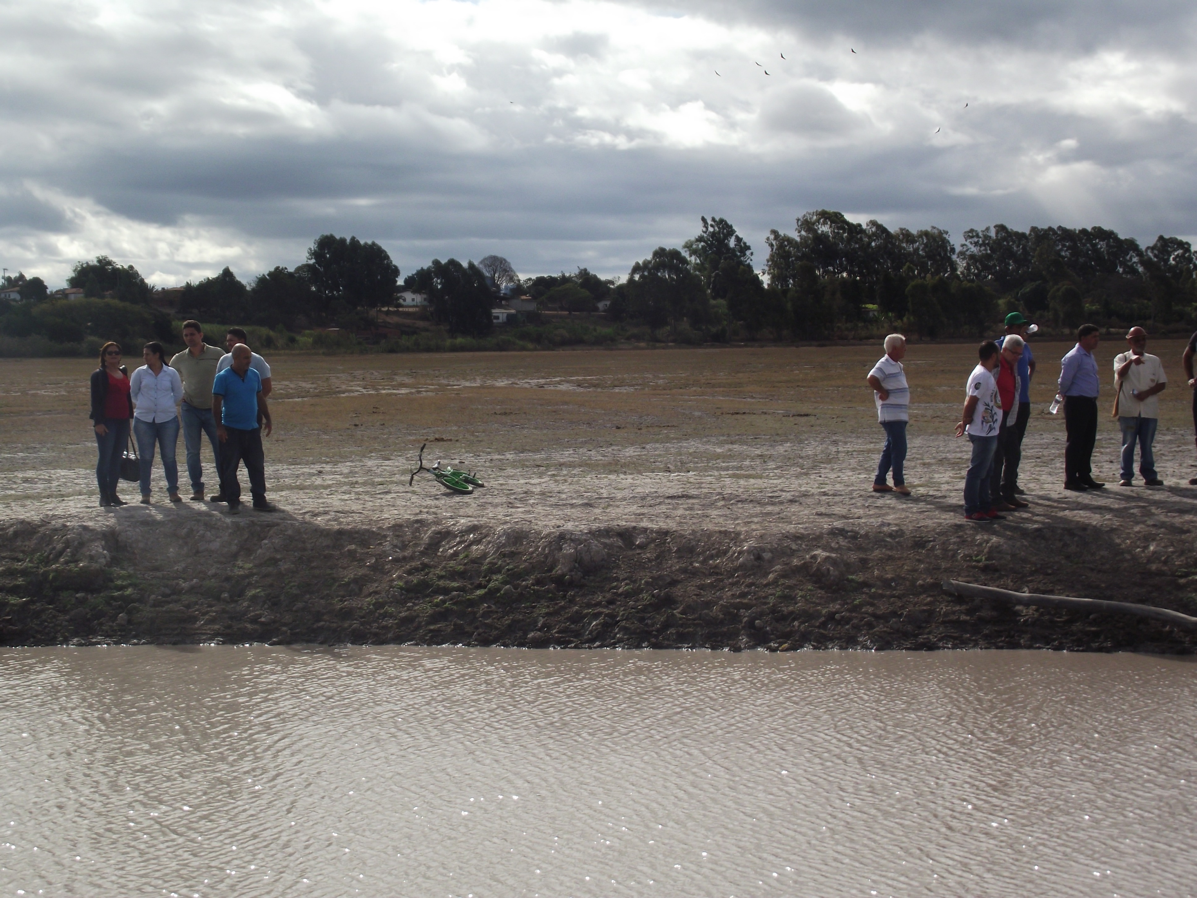 Encontro no Distrito de Lagoa Grande para tratar de assunto referente ao desassoreamento da Lagoa (17-07-201 (17).JPG