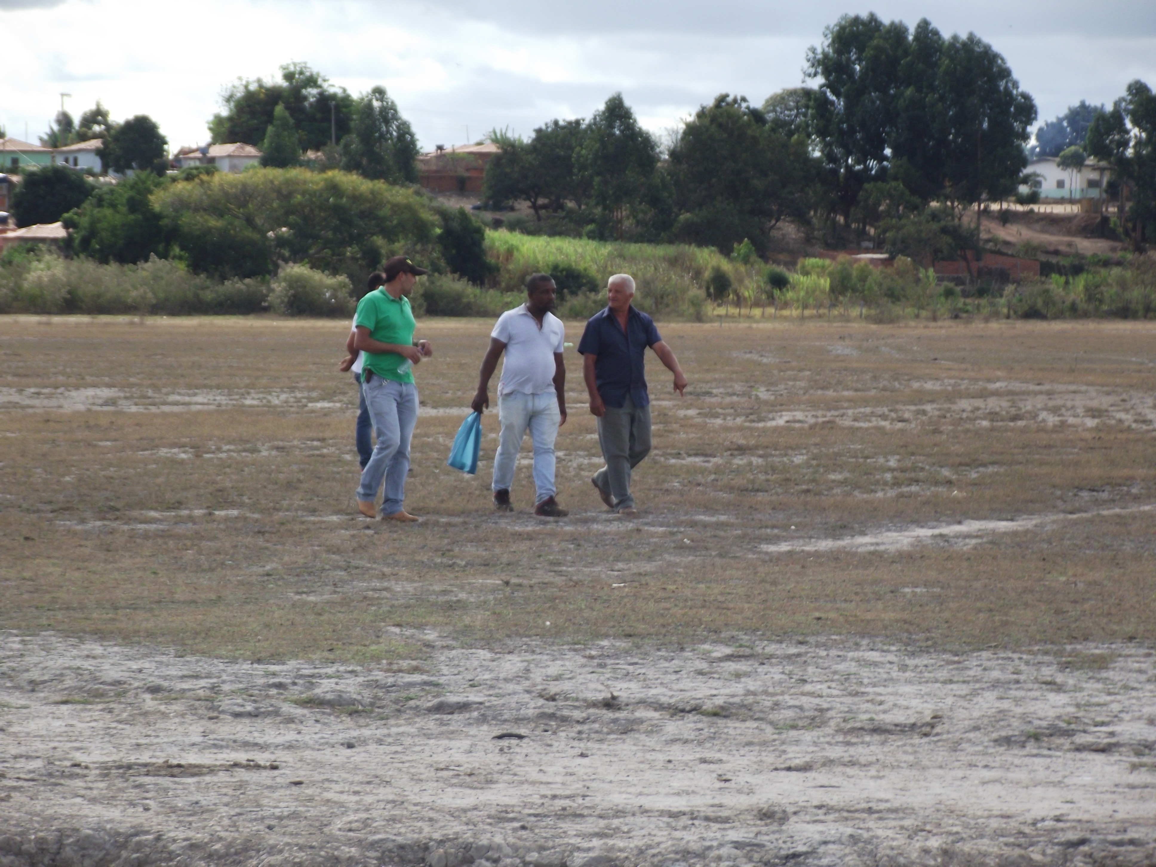 Encontro no Distrito de Lagoa Grande para tratar de assunto referente ao desassoreamento da Lagoa (17-07-201 (23).JPG