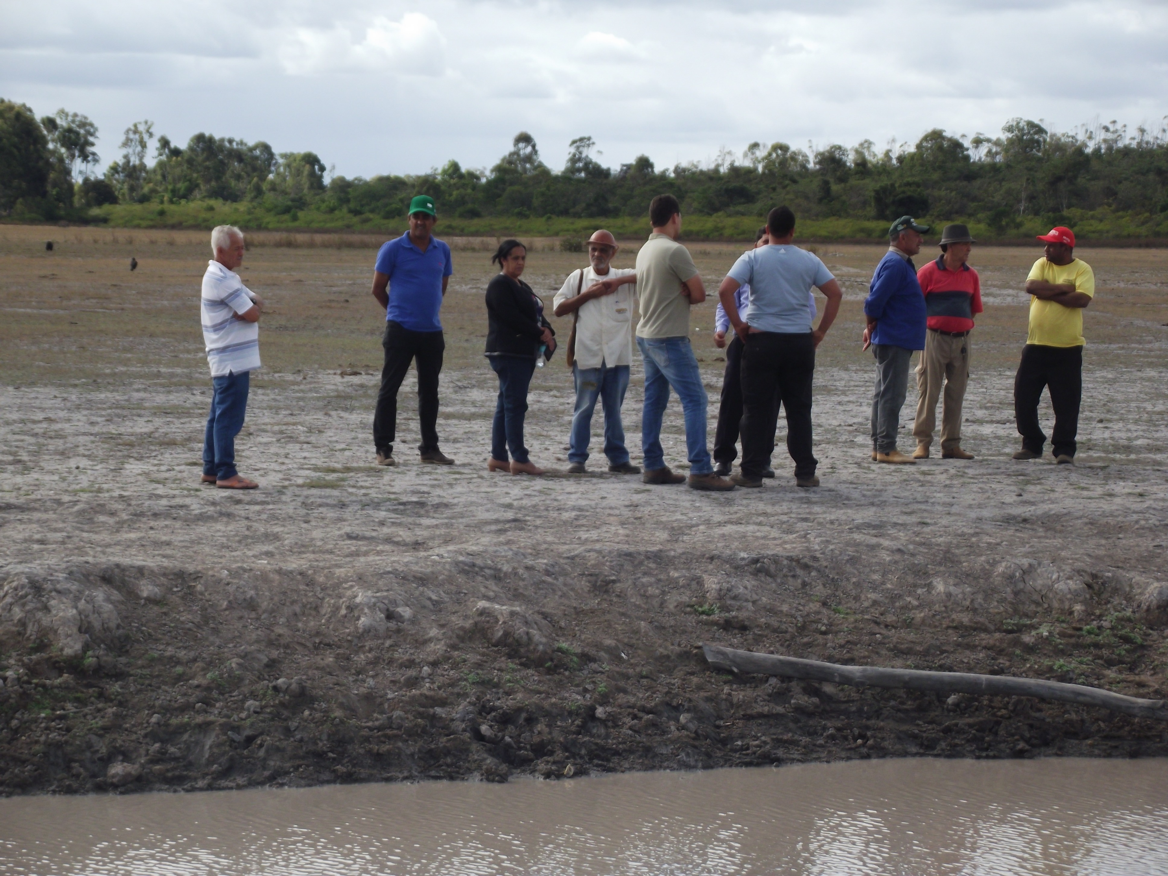 Encontro no Distrito de Lagoa Grande para tratar de assunto referente ao desassoreamento da Lagoa (17-07-201 (24).JPG