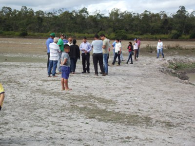Encontro no Distrito de Lagoa Grande para tratar de assunto referente ao desassoreamento da Lagoa (17-07-201 (28).JPG