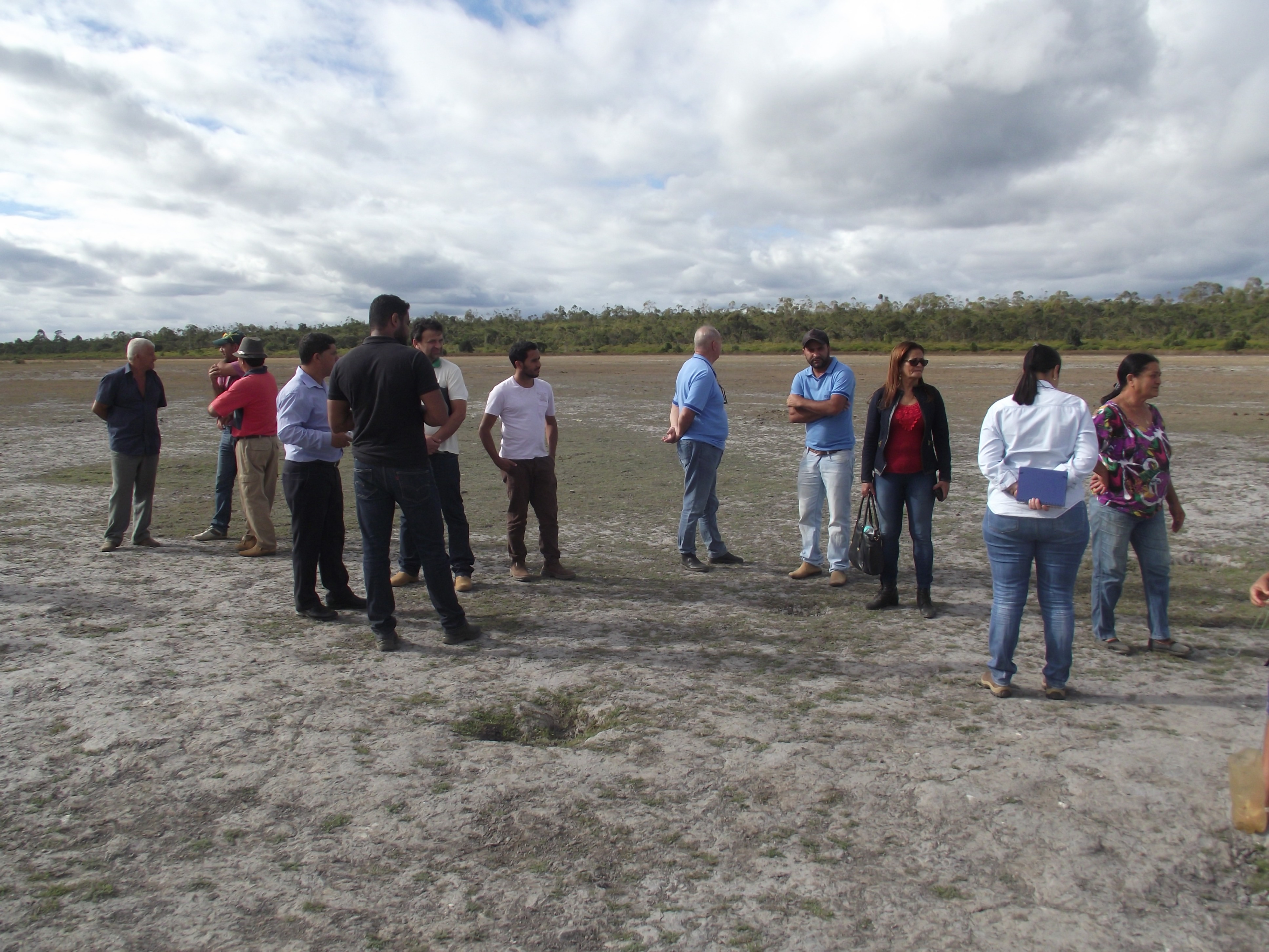 Encontro no Distrito de Lagoa Grande para tratar de assunto referente ao desassoreamento da Lagoa (17-07-201 (29).JPG