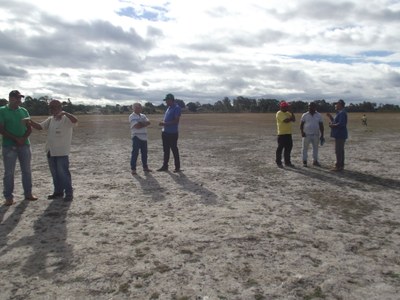 Encontro no Distrito de Lagoa Grande para tratar de assunto referente ao desassoreamento da Lagoa (17-07-201 (32).JPG
