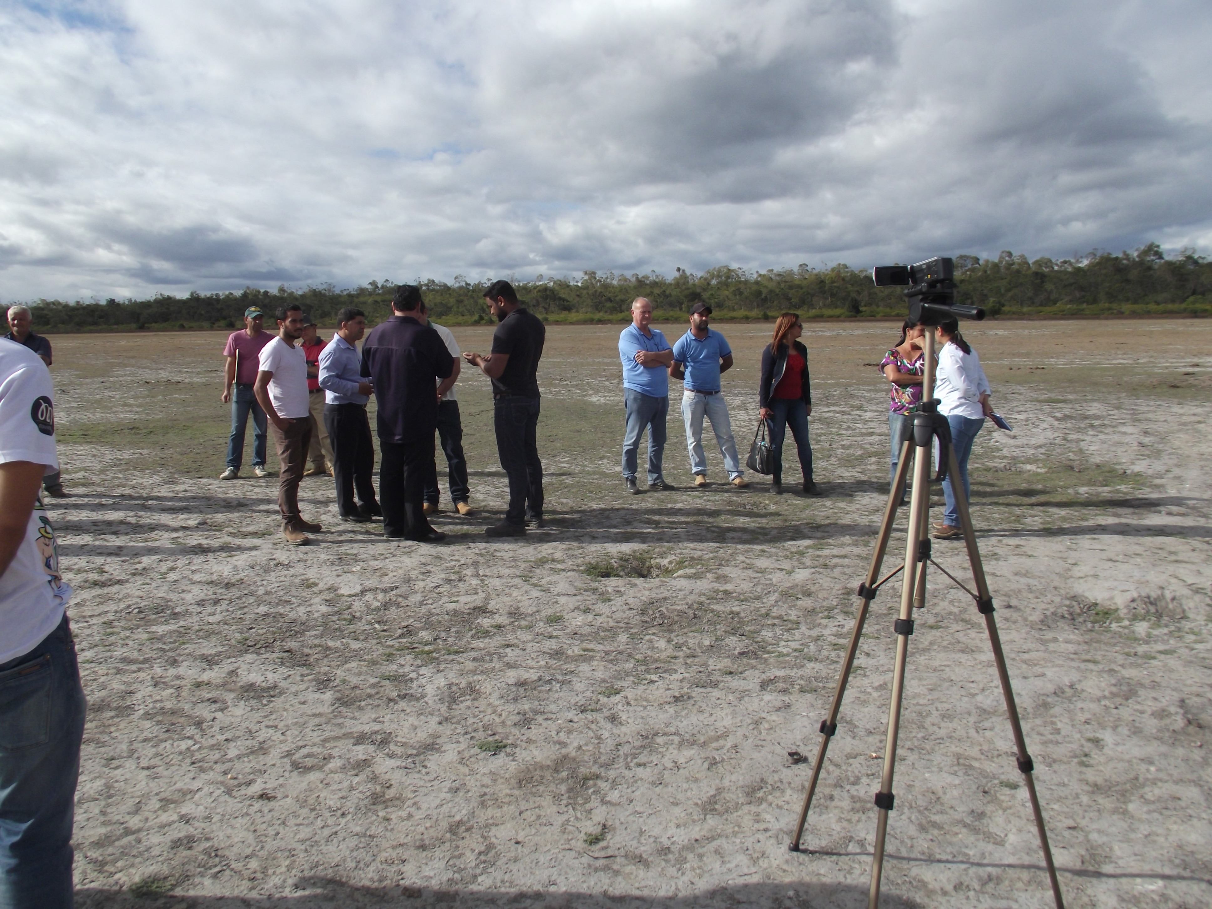 Encontro no Distrito de Lagoa Grande para tratar de assunto referente ao desassoreamento da Lagoa (17-07-201 (33).JPG