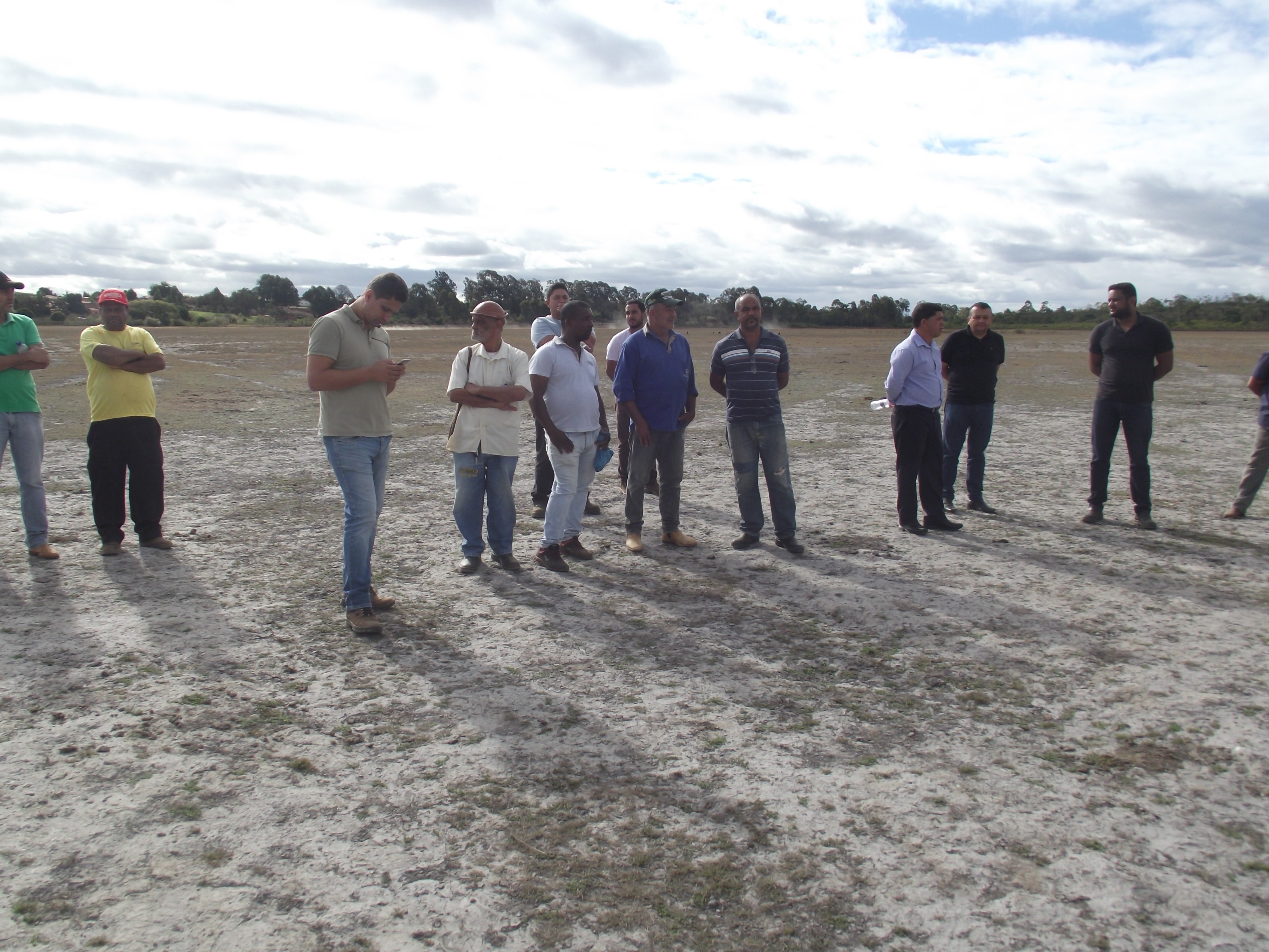 Encontro no Distrito de Lagoa Grande para tratar de assunto referente ao desassoreamento da Lagoa (17-07-201 (38).JPG