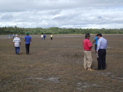 Encontro no Distrito de Lagoa Grande para tratar de assunto referente ao desassoreamento da Lagoa (17-07-201 (4).JPG