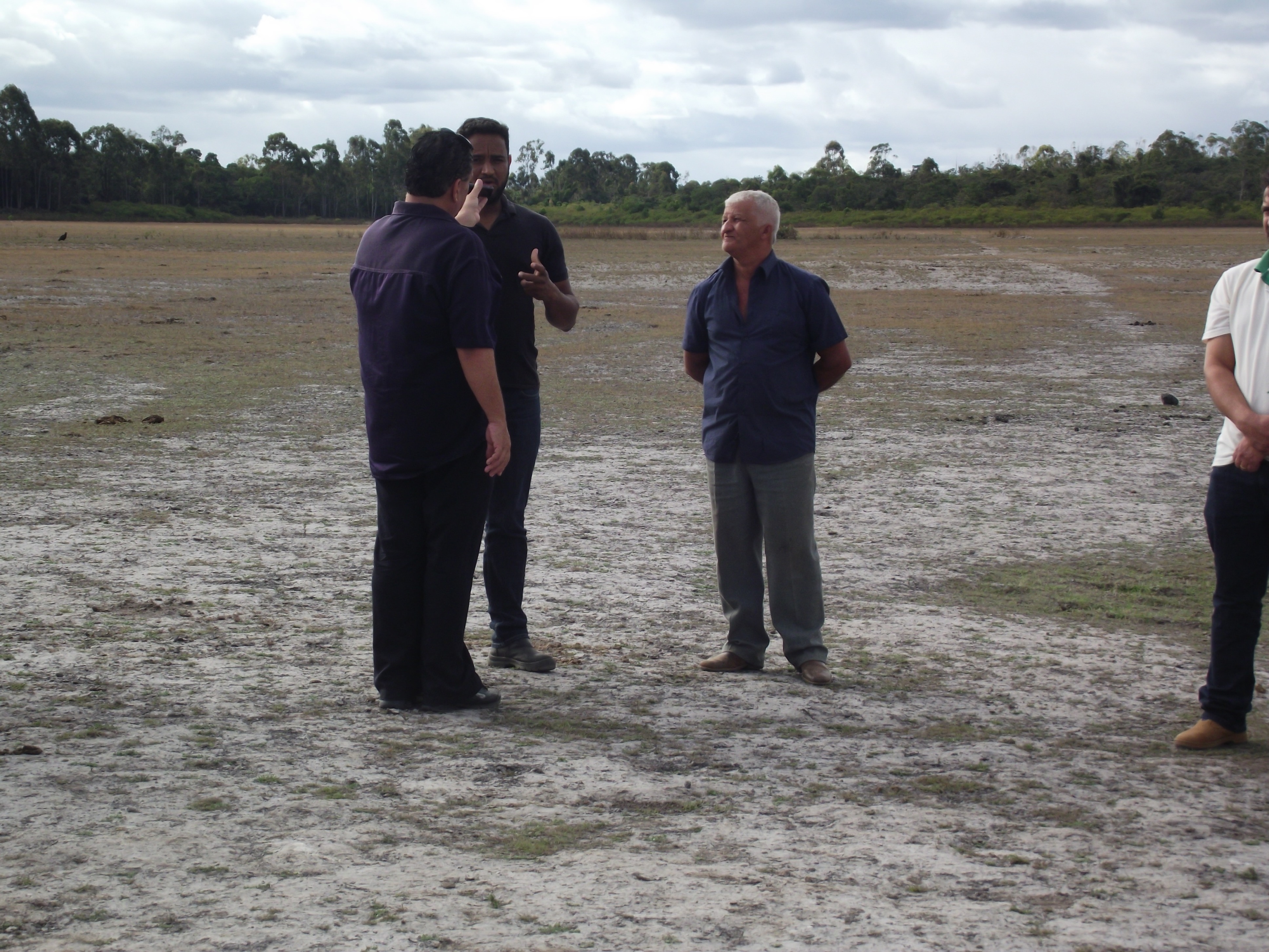 Encontro no Distrito de Lagoa Grande para tratar de assunto referente ao desassoreamento da Lagoa (17-07-201 (40).JPG