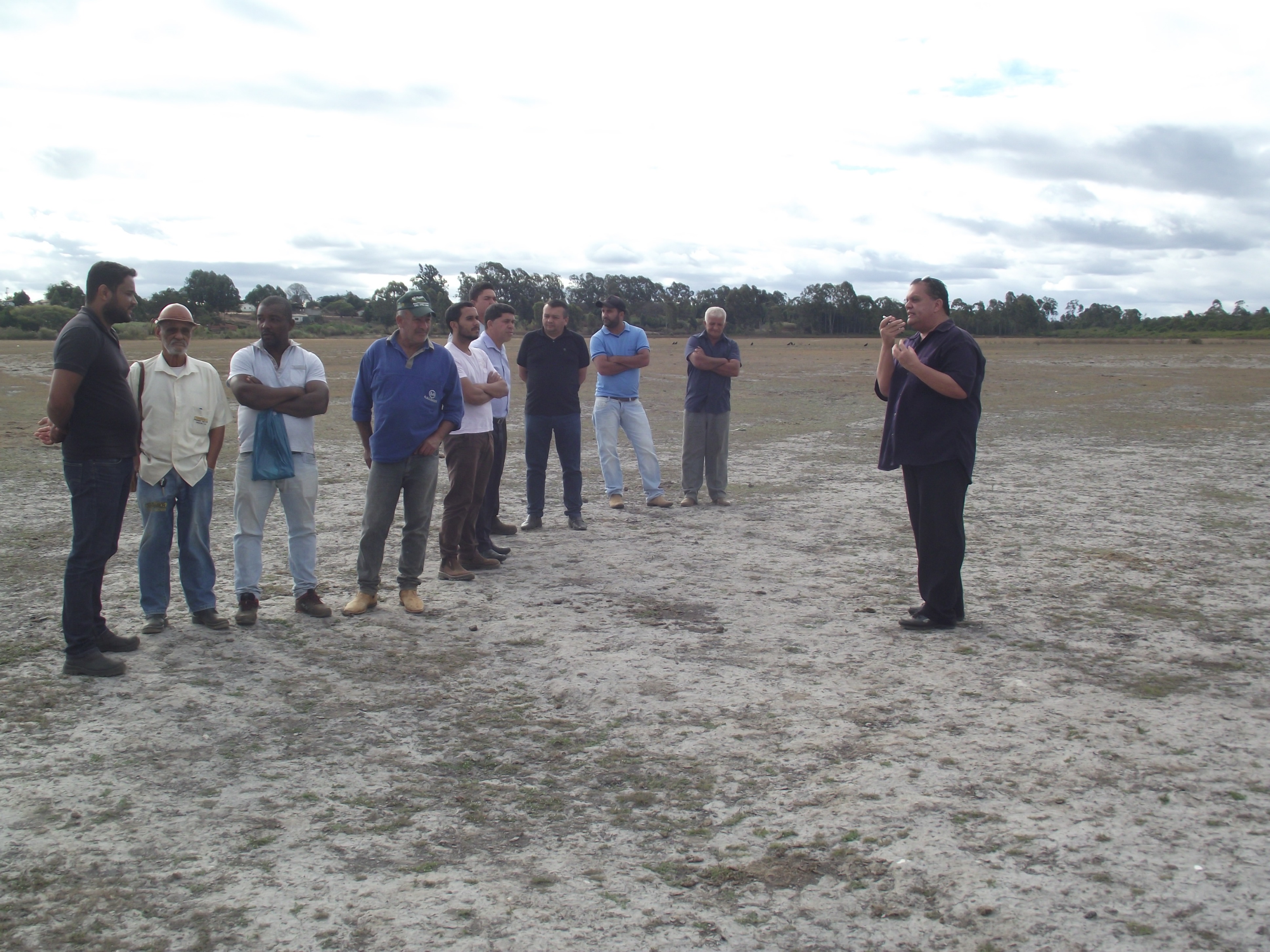 Encontro no Distrito de Lagoa Grande para tratar de assunto referente ao desassoreamento da Lagoa (17-07-201 (43).JPG