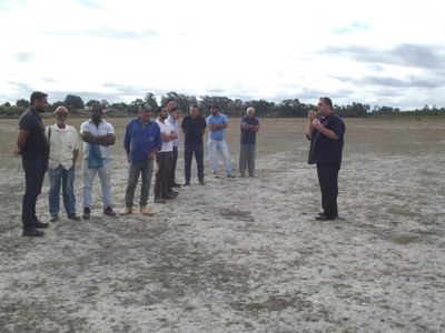 Encontro no Distrito de Lagoa Grande para tratar de assunto referente ao desassoreamento da Lagoa (17-07-201 (43).JPG