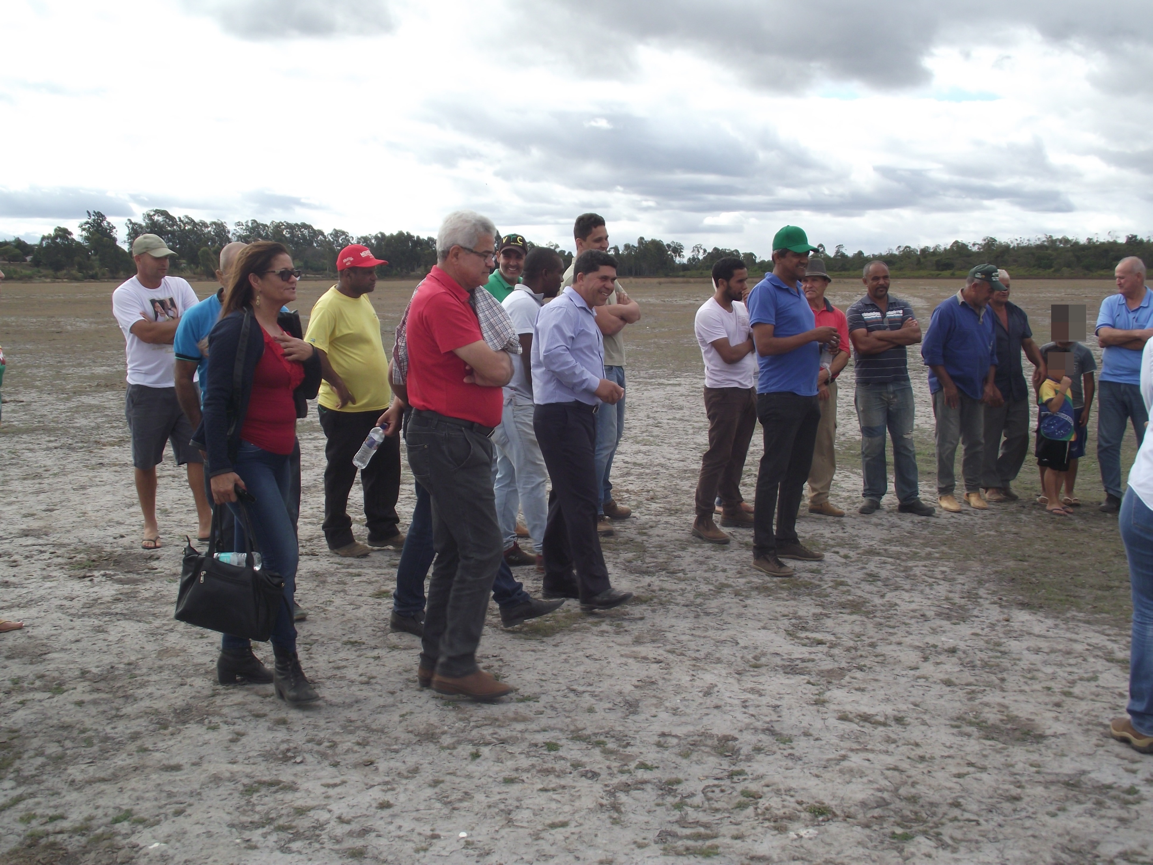 Encontro no Distrito de Lagoa Grande para tratar de assunto referente ao desassoreamento da Lagoa (17-07-201 (64).JPG