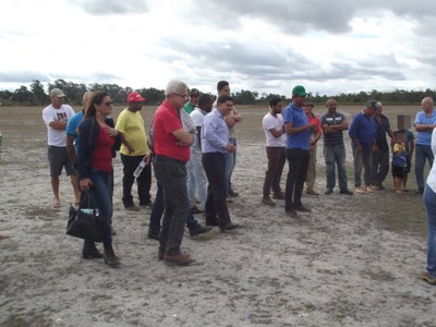 Encontro no Distrito de Lagoa Grande para tratar de assunto referente ao desassoreamento da Lagoa (17-07-201 (64).JPG