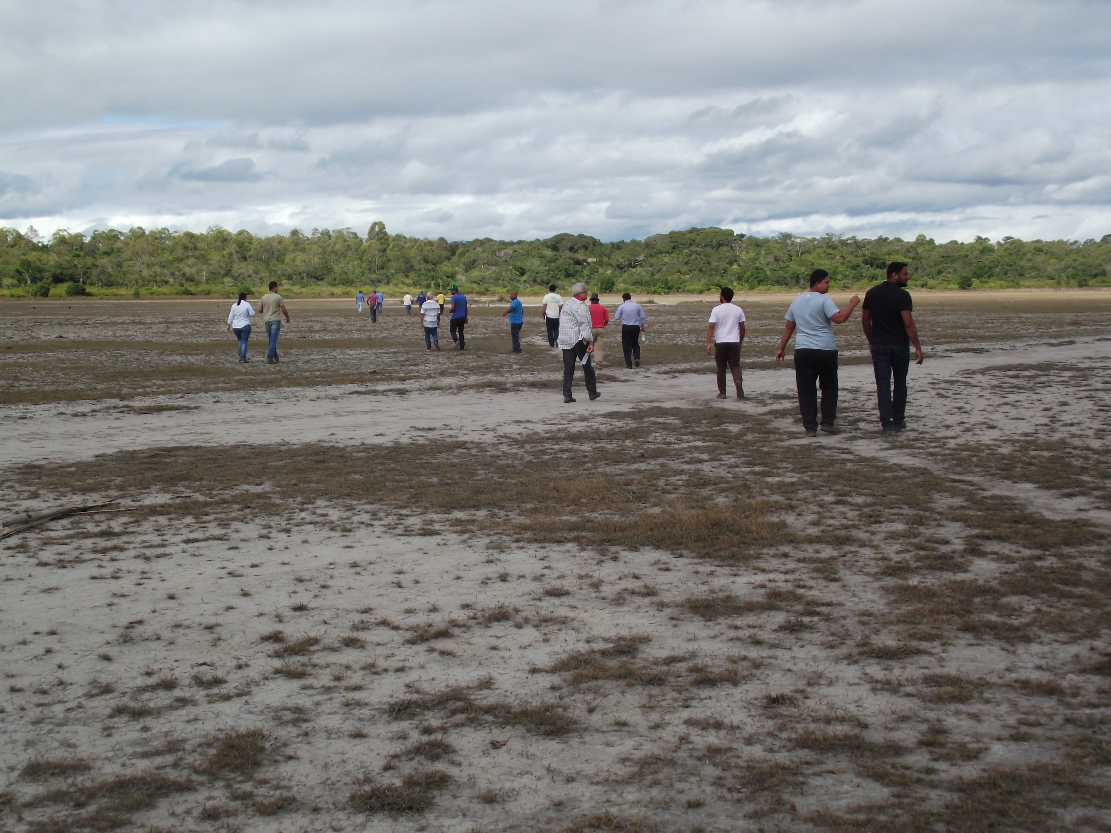 Encontro no Distrito de Lagoa Grande para tratar de assunto referente ao desassoreamento da Lagoa (17-07-201 (9).JPG